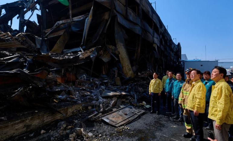 South Korean factory fire kills 14 people